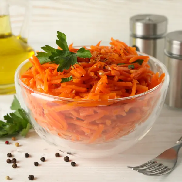 morku-salotos-su-kanapiu-seklom